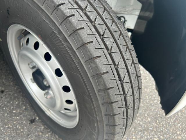 ＮＶ１００クリッパーバン 　アップル１年保証付　ワンオーナー　バイザー　ＡＵＴＯライト　フォグライト　ＵＳＢ電源ソケット　ゴムマット　ハイルーフ　車検９年１月まで　ディーラー記録簿　純正オーディーオ（8枚目）