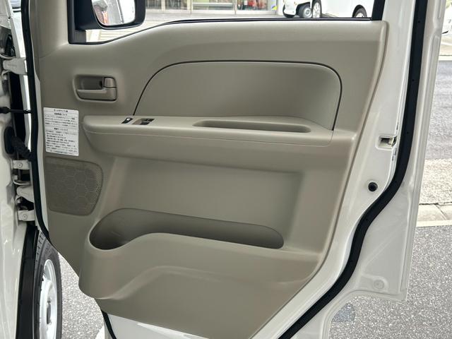ＮＶ１００クリッパーバン 　アップル１年保証付　ワンオーナー　バイザー　ＡＵＴＯライト　フォグライト　ＵＳＢ電源ソケット　ゴムマット　ハイルーフ　車検９年１月まで　ディーラー記録簿　純正オーディーオ（24枚目）
