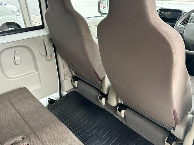 ＮＶ１００クリッパーバン 　アップル１年保証付　ワンオーナー　バイザー　ＡＵＴＯライト　フォグライト　ＵＳＢ電源ソケット　ゴムマット　ハイルーフ　車検９年１月まで　ディーラー記録簿　純正オーディーオ（28枚目）