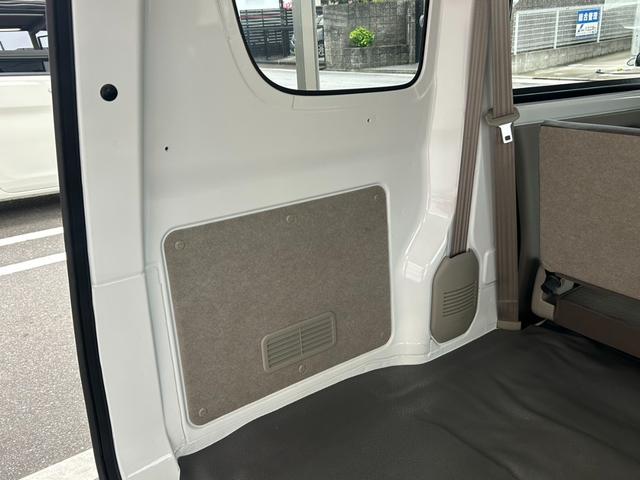 ＮＶ１００クリッパーバン 　アップル１年保証付　ワンオーナー　バイザー　ＡＵＴＯライト　フォグライト　ＵＳＢ電源ソケット　ゴムマット　ハイルーフ　車検９年１月まで　ディーラー記録簿　純正オーディーオ（31枚目）
