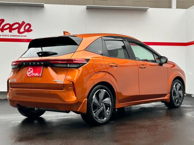 オーラ Ｇ　ＦＯＵＲ　レザーエディション　アップル１年保証付　ワンオーナー　禁煙車　ＢＯＳＥサウンド　純正９インチナビ　フルセグＴＶ　レザーシート　シートヒーター　ワイヤレス充電　アラウンドビュー　ＢＳＭ　全方位運転支援システム　ＥＴＣ（8枚目）