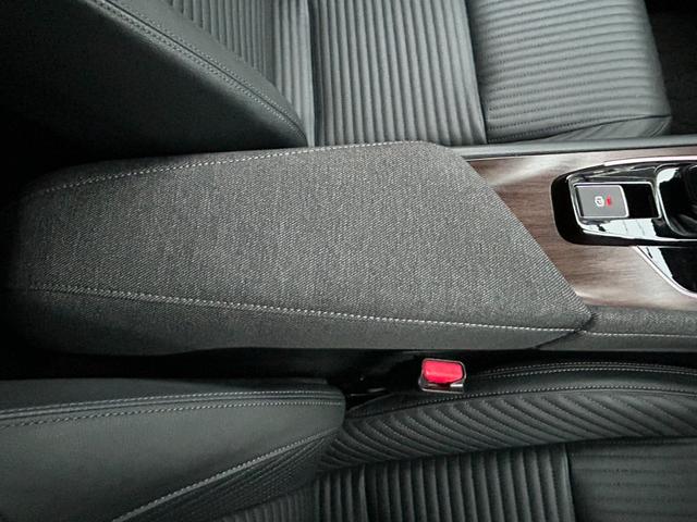 オーラ Ｇ　ＦＯＵＲ　レザーエディション　アップル１年保証付　ワンオーナー　禁煙車　ＢＯＳＥサウンド　純正９インチナビ　フルセグＴＶ　レザーシート　シートヒーター　ワイヤレス充電　アラウンドビュー　ＢＳＭ　全方位運転支援システム　ＥＴＣ（26枚目）