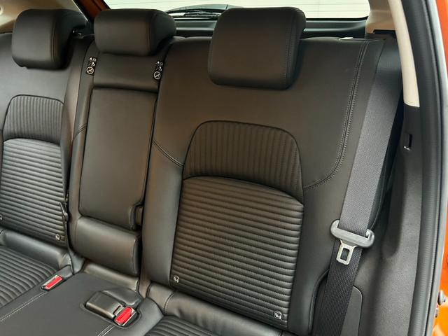オーラ Ｇ　ＦＯＵＲ　レザーエディション　アップル１年保証付　ワンオーナー　禁煙車　ＢＯＳＥサウンド　純正９インチナビ　フルセグＴＶ　レザーシート　シートヒーター　ワイヤレス充電　アラウンドビュー　ＢＳＭ　全方位運転支援システム　ＥＴＣ（46枚目）