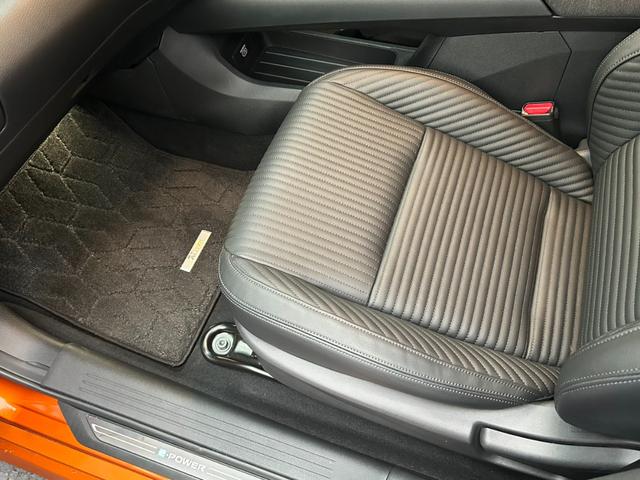 オーラ Ｇ　ＦＯＵＲ　レザーエディション　アップル１年保証付　ワンオーナー　禁煙車　ＢＯＳＥサウンド　純正９インチナビ　フルセグＴＶ　レザーシート　シートヒーター　ワイヤレス充電　アラウンドビュー　ＢＳＭ　全方位運転支援システム　ＥＴＣ（49枚目）