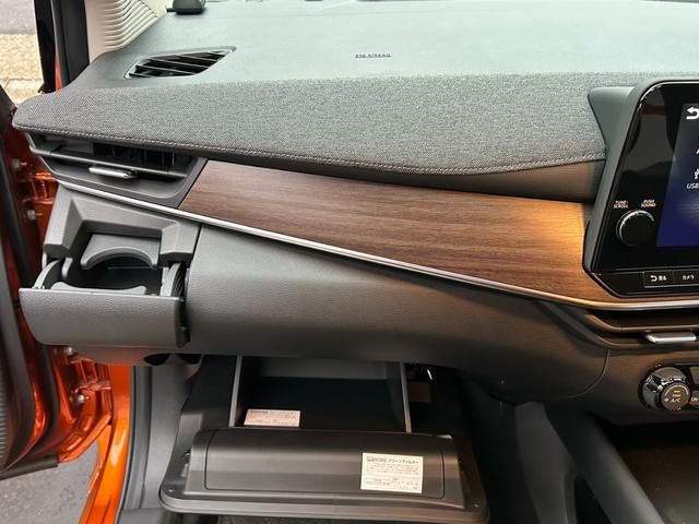 オーラ Ｇ　ＦＯＵＲ　レザーエディション　アップル１年保証付　ワンオーナー　禁煙車　ＢＯＳＥサウンド　純正９インチナビ　フルセグＴＶ　レザーシート　シートヒーター　ワイヤレス充電　アラウンドビュー　ＢＳＭ　全方位運転支援システム　ＥＴＣ（51枚目）