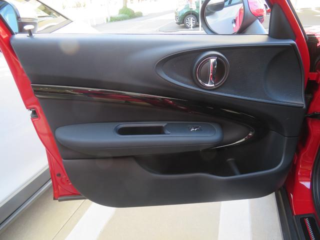 ＭＩＮＩ ジョンクーパーワークス　クラブマン　４ＷＤ　ＥＴＣ　バックカメラ　ナビ　クリアランスソナー　オートクルーズコントロール　衝突被害軽減システム　オートライト　アルミホイール　スマートキー　シートヒーター　ＬＥＤヘッドランプ（31枚目）