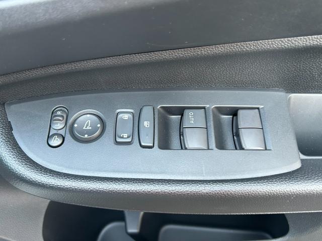 WR-V X メーカー保証継承 禁煙車 ナビ装着用スペシャルパッケージ バックモニター LEDヘッド ホンダセンシング スマートキー×2 フロアマット 車検R7年10月まで(31枚目)