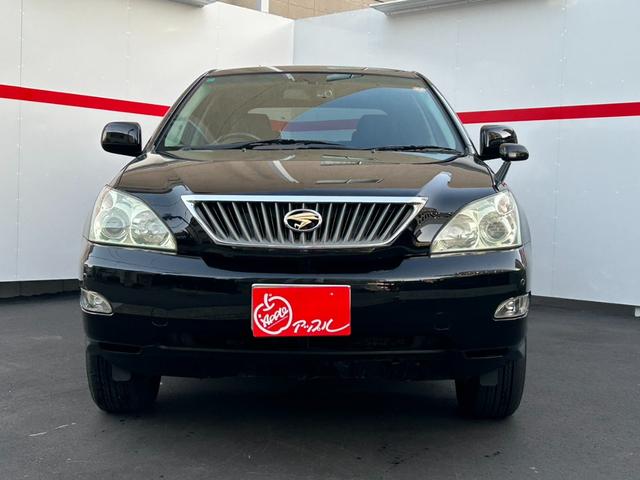 ハリアー ２４０Ｇ　Ｌパッケージ　ワンオーナー　禁煙車　ＨＩＤヘッドライト　メーカーナビ　バックモニター　ブラックレザーシート　ＥＴＣ　前席パワーシート　シートヒーター　コーナーセンサー　木目パネル　ドラレコ　ステアリングＳＷ（2枚目）