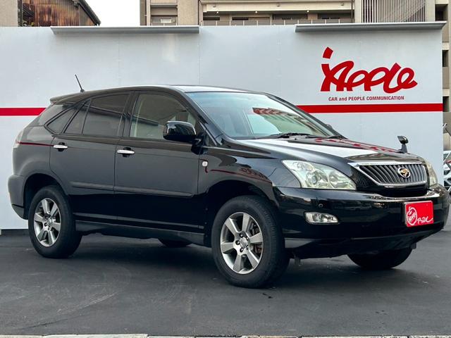 ハリアー ２４０Ｇ　Ｌパッケージ　ワンオーナー　禁煙車　ＨＩＤヘッドライト　メーカーナビ　バックモニター　ブラックレザーシート　ＥＴＣ　前席パワーシート　シートヒーター　コーナーセンサー　木目パネル　ドラレコ　ステアリングＳＷ（3枚目）