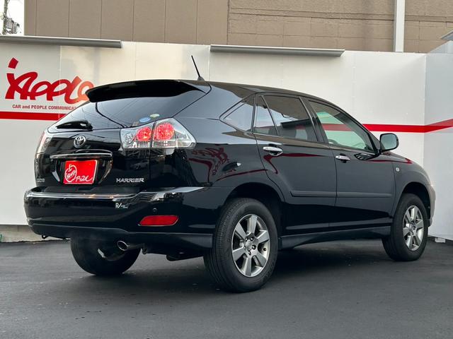 ハリアー ２４０Ｇ　Ｌパッケージ　ワンオーナー　禁煙車　ＨＩＤヘッドライト　メーカーナビ　バックモニター　ブラックレザーシート　ＥＴＣ　前席パワーシート　シートヒーター　コーナーセンサー　木目パネル　ドラレコ　ステアリングＳＷ（4枚目）