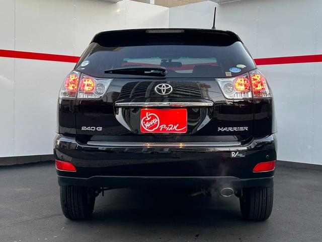 ハリアー ２４０Ｇ　Ｌパッケージ　ワンオーナー　禁煙車　ＨＩＤヘッドライト　メーカーナビ　バックモニター　ブラックレザーシート　ＥＴＣ　前席パワーシート　シートヒーター　コーナーセンサー　木目パネル　ドラレコ　ステアリングＳＷ（5枚目）