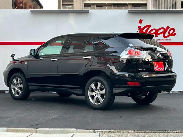 ハリアー ２４０Ｇ　Ｌパッケージ　ワンオーナー　禁煙車　ＨＩＤヘッドライト　メーカーナビ　バックモニター　ブラックレザーシート　ＥＴＣ　前席パワーシート　シートヒーター　コーナーセンサー　木目パネル　ドラレコ　ステアリングＳＷ（6枚目）