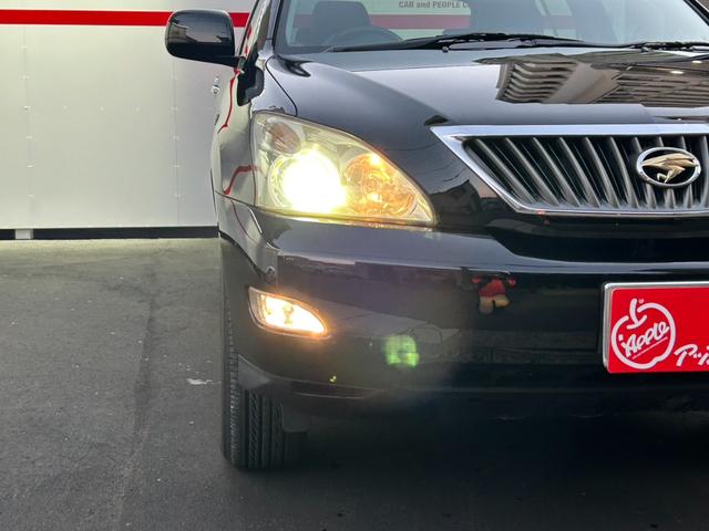 ハリアー ２４０Ｇ　Ｌパッケージ　ワンオーナー　禁煙車　ＨＩＤヘッドライト　メーカーナビ　バックモニター　ブラックレザーシート　ＥＴＣ　前席パワーシート　シートヒーター　コーナーセンサー　木目パネル　ドラレコ　ステアリングＳＷ（7枚目）