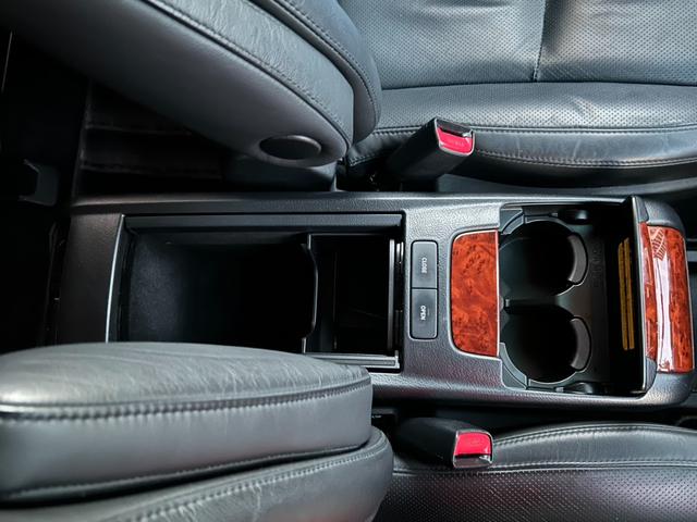 ハリアー ２４０Ｇ　Ｌパッケージ　ワンオーナー　禁煙車　ＨＩＤヘッドライト　メーカーナビ　バックモニター　ブラックレザーシート　ＥＴＣ　前席パワーシート　シートヒーター　コーナーセンサー　木目パネル　ドラレコ　ステアリングＳＷ（22枚目）