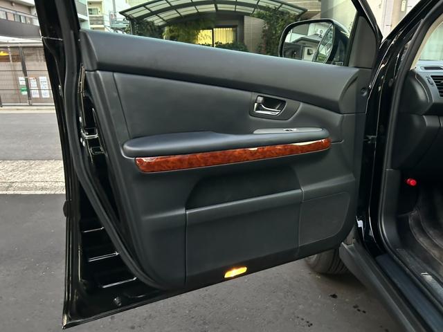 ハリアー ２４０Ｇ　Ｌパッケージ　ワンオーナー　禁煙車　ＨＩＤヘッドライト　メーカーナビ　バックモニター　ブラックレザーシート　ＥＴＣ　前席パワーシート　シートヒーター　コーナーセンサー　木目パネル　ドラレコ　ステアリングＳＷ（40枚目）