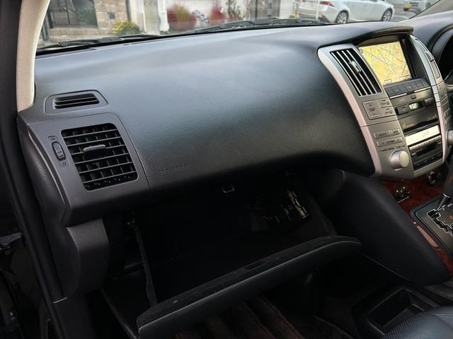ハリアー ２４０Ｇ　Ｌパッケージ　ワンオーナー　禁煙車　ＨＩＤヘッドライト　メーカーナビ　バックモニター　ブラックレザーシート　ＥＴＣ　前席パワーシート　シートヒーター　コーナーセンサー　木目パネル　ドラレコ　ステアリングＳＷ（44枚目）
