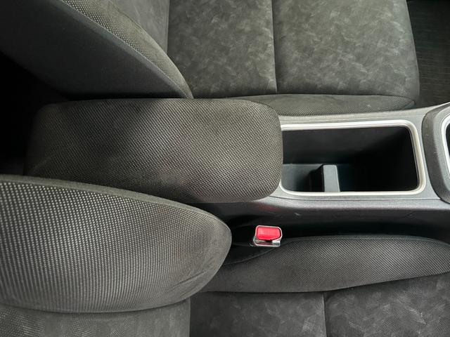 シャトル ハイブリッド　アップル１年保証付　車検整備付　禁煙車　社外ナビ　バックカメラ　ＥＴＣ　サイドバイザー　電格ミラー　取説　保証書　スペアキー（18枚目）