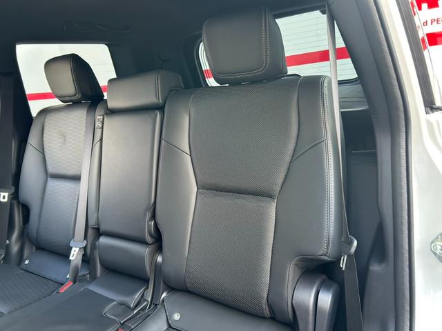 ランドクルーザー２５０ ＶＸ　ワンオーナー　禁煙車　丸目ＬＥＤヘッドライト　サンルーフ　モデリスタパッケージ　モデリスタオーバーフェンダー　シグネチャーイルミブレード　トヨタチームメイト　レザーシート　パワーシート（50枚目）