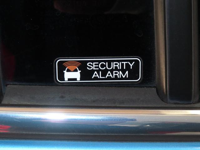 盗難警報装置付です。不正にドアを開けると室内ブザーが鳴り外部に異常を知らせます。