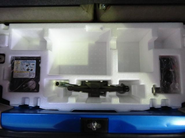 Sセレクション キーフリー プッシュ式エンジンスターター 電動格納ミラー パワーウインドウ オートエアコン 運転席・助手席シートヒーター 純正フロアマット オートライト アイドリングストップ(7枚目)