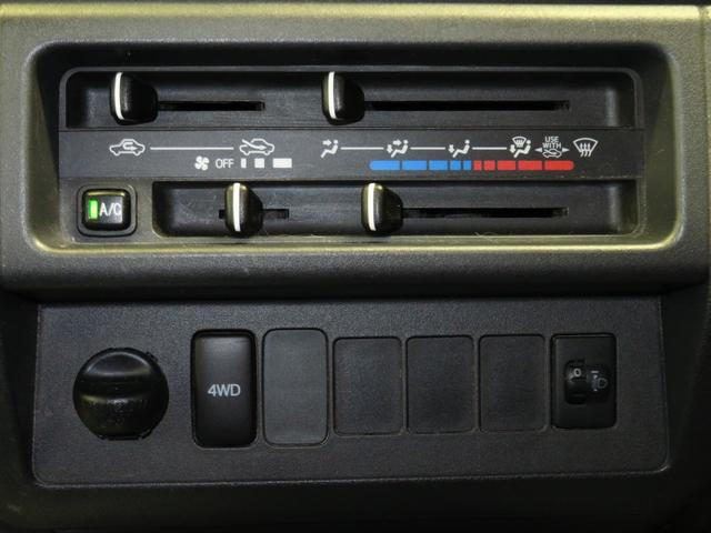 スタンダード 4WD 5MT 抗菌防臭施工 レベリング あゆみ板掛け キーレスエントリー パワーウィンドウ マニュアルエアコン 純正7型メモリーナビ 純正フロアマット アルミホイール Bluetooth対応 DVD再生 USB接続 ワンセグ(14枚目)