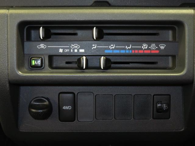 EXT 4WD AT車 抗菌防臭施工 マニュアルエアコン 荷台作業照明 あゆみ板掛け ゲートプロテクター ドアミラーメッキカバー キーレスエントリー パワーウィンドウ 純正フロアマット レベリング FM/AMラジオ CD再生(12枚目)