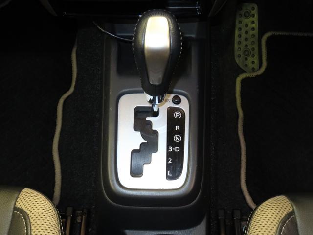 ランドベンチャー 4WD AT車 抗菌防臭施工 7型ナビ キーレスエントリー 運転席シートヒーター パワーウィンドウ 電動格納ミラー マニュアルエアコン 純正フロアマット 純正アルミホイール レベリング 地デジ DVD再生 USB接続(14枚目)
