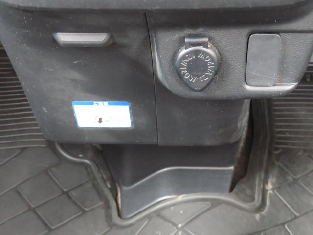 ハイゼットカーゴ クルーズSAIII      2WD 4AT 1年間無料保証 両側手動スライドドア 電動ミラー LEDライト Bカメラ エコアイドル ワンオーナー オートライト マニュアルエアコン キーレスエントリー パワーウィンドウ レベリング 純正フロアマット 記録簿(9枚目)