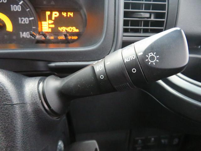 ハイゼットカーゴ クルーズSAIII      2WD 4AT 1年間無料保証 両側手動スライドドア 電動ミラー LEDライト Bカメラ エコアイドル ワンオーナー オートライト マニュアルエアコン キーレスエントリー パワーウィンドウ レベリング 純正フロアマット 記録簿(12枚目)