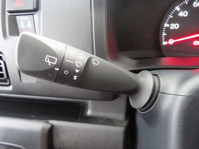 ハイゼットカーゴ DX   2WD CVT マニュアルエアコン 1年間無料保証 コーナーセンサー 両側スライドドア エコアイドル ハイビームアシスト オートライト 記録簿 ワンオーナー ABS パワーウィンドウ レベリング AM/FMラジオ キーレスエントリー(11枚目)