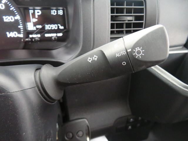 ハイゼットカーゴ DX   2WD CVT マニュアルエアコン 1年間無料保証 コーナーセンサー 両側スライドドア エコアイドル ハイビームアシスト オートライト 記録簿 ワンオーナー ABS パワーウィンドウ レベリング AM/FMラジオ キーレスエントリー(12枚目)