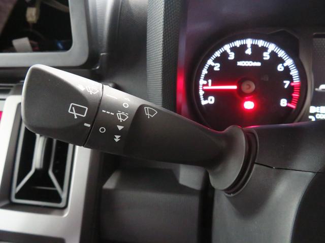 タフト Gターボ ダーククロムベンチャー 1年間無料保証 車線逸脱警報装置 衝突回避支援ブレーキ シートヒータ 電動格納ドアミラー 安全ボディ LED ムーンルーフ Aストップ ターボ車 バックカメラ キーフリー 電動パーキングブレーキ コーナーセンサー(17枚目)