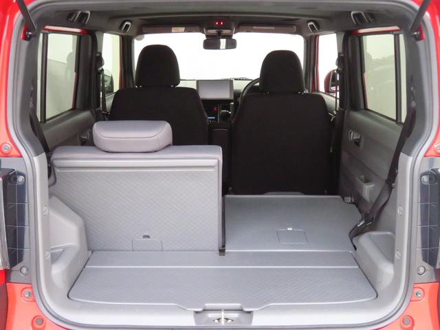 後席シートは多彩なシートアレンジで使い勝手が良いです。