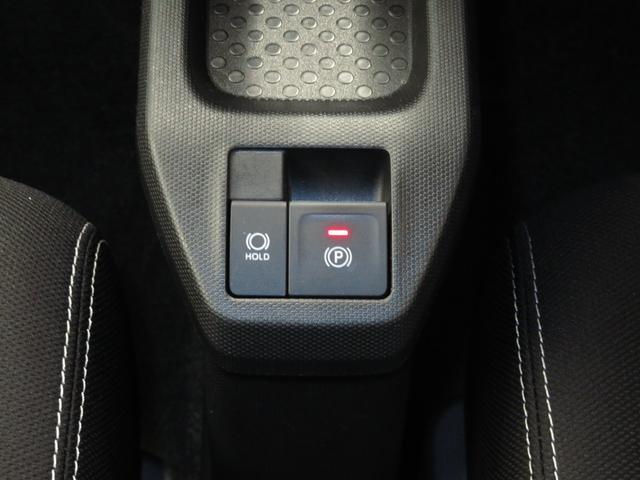 電動パーキングブレーキ＆オートブレーキホールド機能付。「ＨＯＬＤ」スイッチを押しシステムＯＮの状態にしておくことで信号待ちでブレーキを踏んで停車時ブレーキペダルから足を離してもブレーキを保持。楽です。