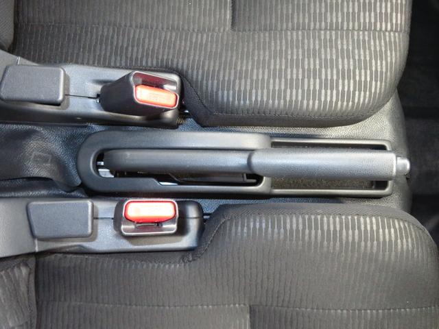 ハイゼットカーゴ ＤＸ　　　２ＷＤ　ＣＶＴ　キーレスエントリー　１年間無料保証　安全ボディ　展示車　エコアイドル　オートライト　記録簿　レーンアシスト　両席エアバッグ　ワンオーナー　ＡＢＳ　マニュアルエアコン　コーナーセンサー　パワーウィンドウ　レベリング　ＡＭ／ＦＭラジオ（16枚目）