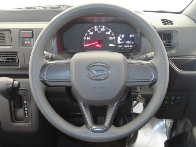 ハイゼットカーゴ ＤＸ　　　２ＷＤ　ＣＶＴ　キーレスエントリー　１年間無料保証　安全ボディ　展示車　エコアイドル　オートライト　記録簿　レーンアシスト　両席エアバッグ　ワンオーナー　ＡＢＳ　マニュアルエアコン　コーナーセンサー　パワーウィンドウ　レベリング　ＡＭ／ＦＭラジオ（17枚目）