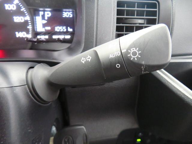 ハイゼットカーゴ ＤＸ　　　２ＷＤ　ＣＶＴ　キーレスエントリー　１年間無料保証　安全ボディ　展示車　エコアイドル　オートライト　記録簿　レーンアシスト　両席エアバッグ　ワンオーナー　ＡＢＳ　マニュアルエアコン　コーナーセンサー　パワーウィンドウ　レベリング　ＡＭ／ＦＭラジオ（19枚目）