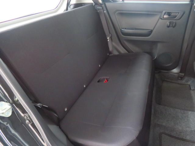 後席の人もくつろげる、ひざ前の広さが嬉しいです。