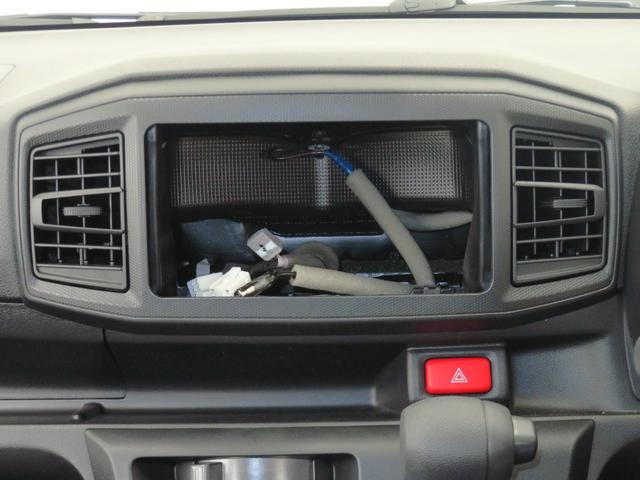 オーディオ取り付けスペースあります。　お好きなナビやオーディオを取り付け出来ます。