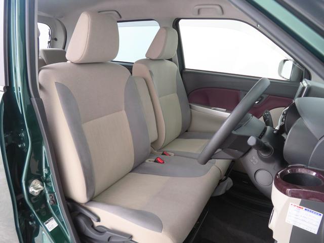 運転席シートリフター付です。自分に合わせたシートポジションに調整出来るので肩の力を抜いて運転できます。