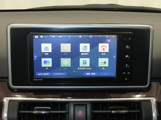 ７型ナビゲーション付きです。パノラマカメラも付いて、ぐるり視界広がる安心感。