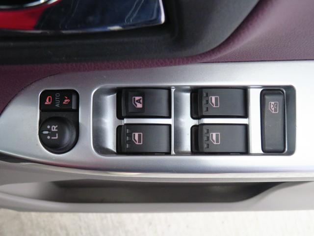 電動格納ミラーあり。駐車の時に便利です。パワーウインドウも付いてます。