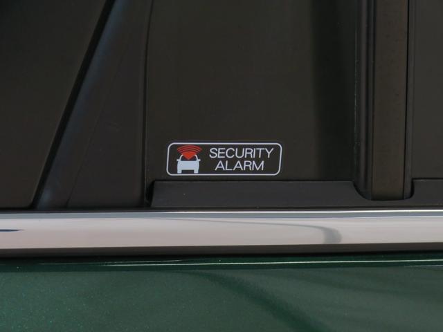 盗難警報装置付です。不正にドアを開けると室内ブザーが鳴り外部に異常を知らせます。大切な愛車を守ります。