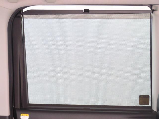 格納式リヤドアサンシェード快適日射し除け。