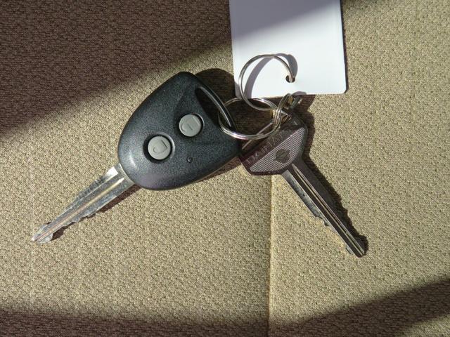 ムーヴ L SA 純正CDステレオ パワーウィンドウ 1年間無料保証 盗難防止アラーム キーレスキー 運転席・助手席エアバッグ ベンチシート Iストップ 衝突安全ボディ ABS 電動格納式ミラー 純正フロアマット マニュアルエアコン レベリング AM/FMラジオ(22枚目)