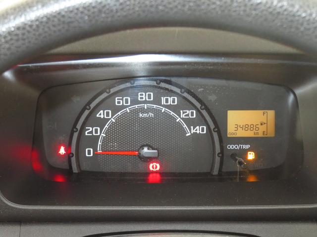 ハイゼットトラック スタンダード　　２ＷＤ　５ＭＴ　あゆみ板掛け　１年間無料保証　パワステ　マニュアルエアコン　運転席エアバック　衝突安全ボディ　ゲートプロテクター　レベリング　ＣＤ再生　ＡＭ／ＦＭラジオ　純正フロアマット（7枚目）