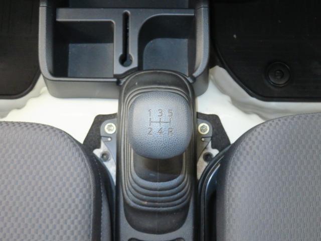 ハイゼットトラック スタンダード　　２ＷＤ　５ＭＴ　あゆみ板掛け　１年間無料保証　パワステ　マニュアルエアコン　運転席エアバック　衝突安全ボディ　ゲートプロテクター　レベリング　ＣＤ再生　ＡＭ／ＦＭラジオ　純正フロアマット（10枚目）