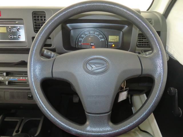 ハイゼットトラック スタンダード　　２ＷＤ　５ＭＴ　あゆみ板掛け　１年間無料保証　パワステ　マニュアルエアコン　運転席エアバック　衝突安全ボディ　ゲートプロテクター　レベリング　ＣＤ再生　ＡＭ／ＦＭラジオ　純正フロアマット（12枚目）
