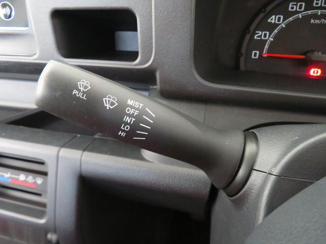 ハイゼットトラック スタンダード　　２ＷＤ　５ＭＴ　あゆみ板掛け　１年間無料保証　パワステ　マニュアルエアコン　運転席エアバック　衝突安全ボディ　ゲートプロテクター　レベリング　ＣＤ再生　ＡＭ／ＦＭラジオ　純正フロアマット（13枚目）