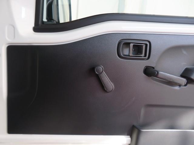 ハイゼットトラック スタンダード　　２ＷＤ　５ＭＴ　あゆみ板掛け　１年間無料保証　パワステ　マニュアルエアコン　運転席エアバック　衝突安全ボディ　ゲートプロテクター　レベリング　ＣＤ再生　ＡＭ／ＦＭラジオ　純正フロアマット（16枚目）